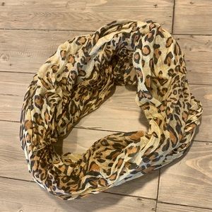 Leopard print infinity Scarf: Leopard pattern, woman’s
